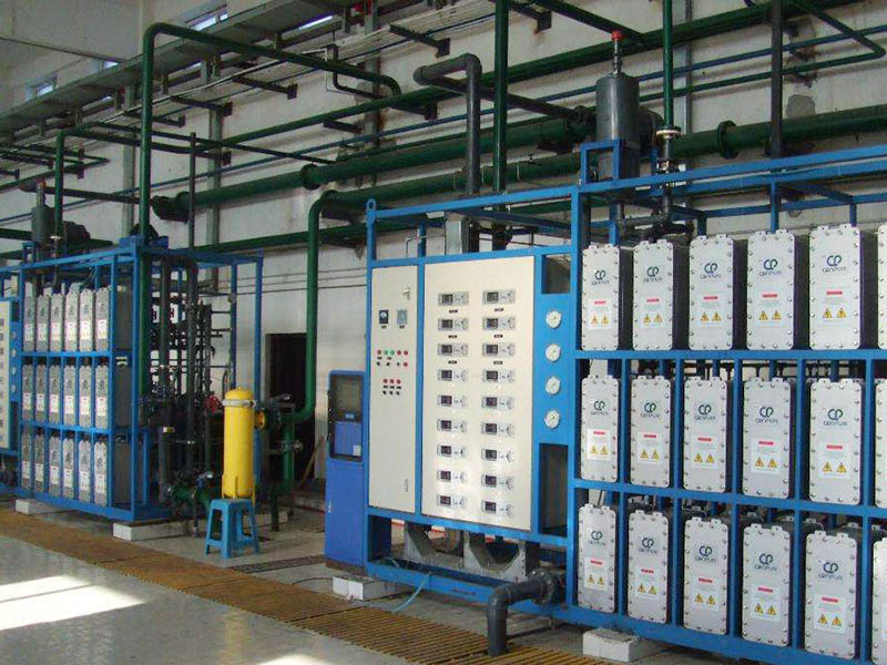 EDI設備內(nèi)部有兩個水膽，一個是熱水膽，一個是冷水膽